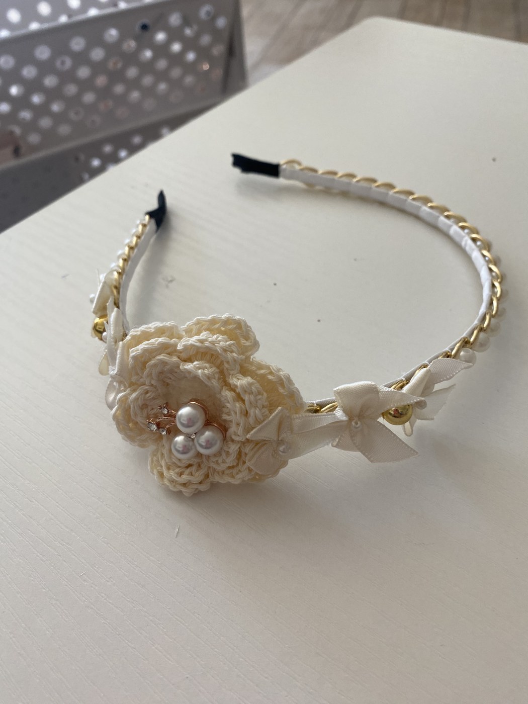 Ivory crochet flower pearl headband — detail