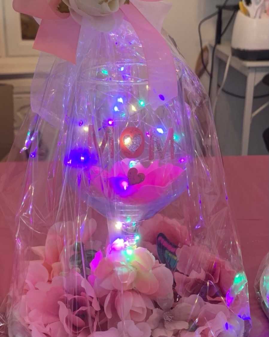 Illuminated rose basket
