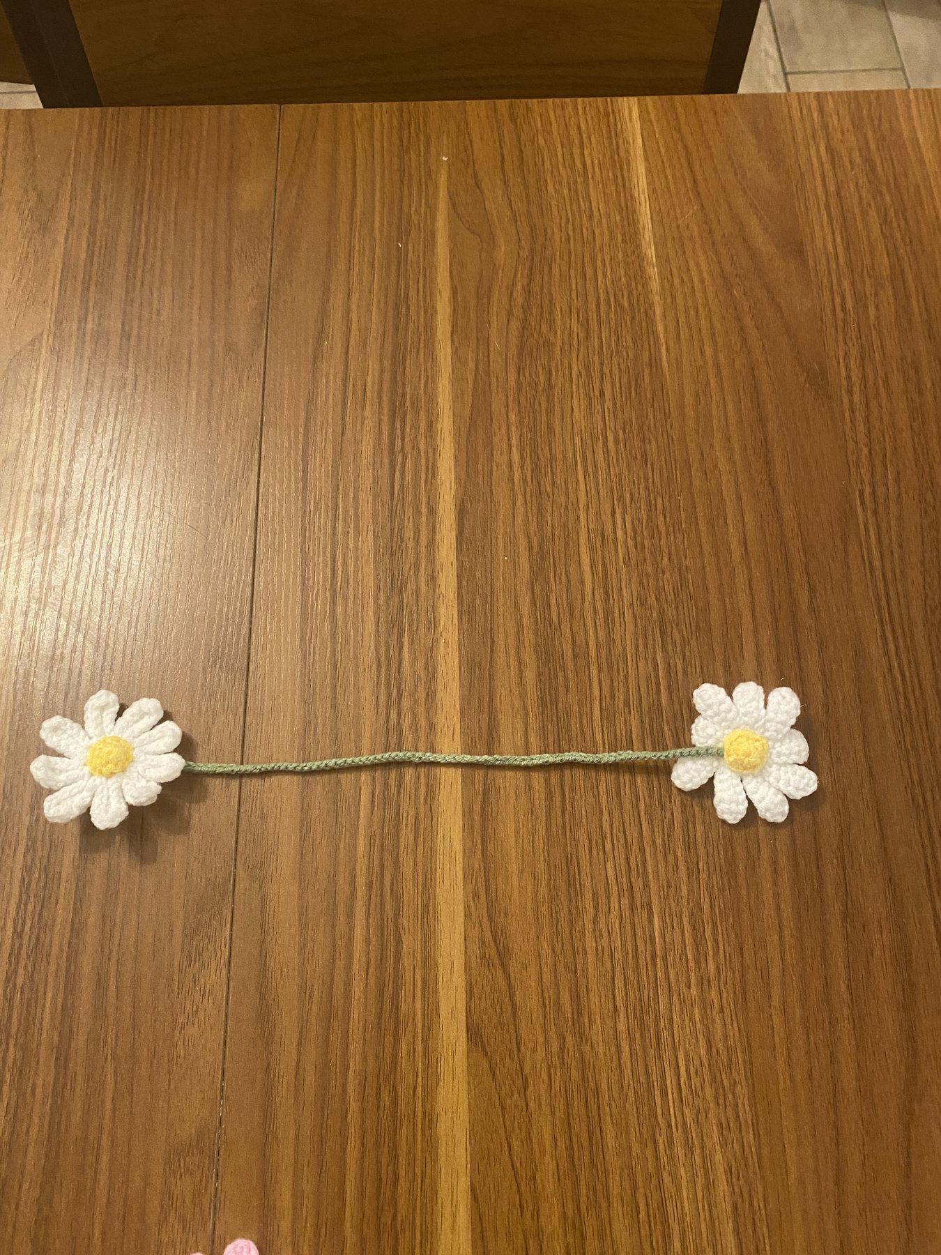 White crochet daisy flower tie