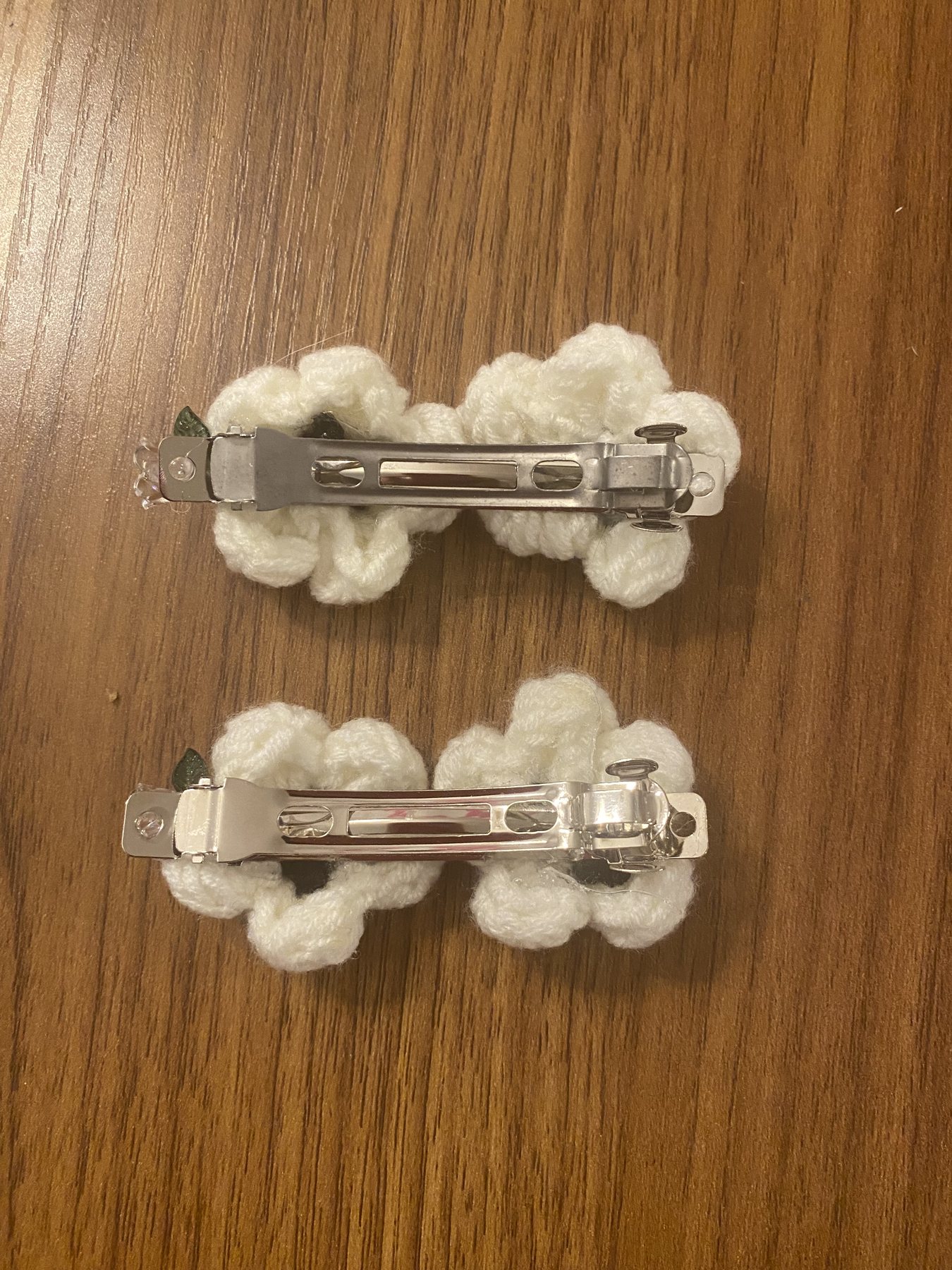 White crochet flower barrettes — hardware detail