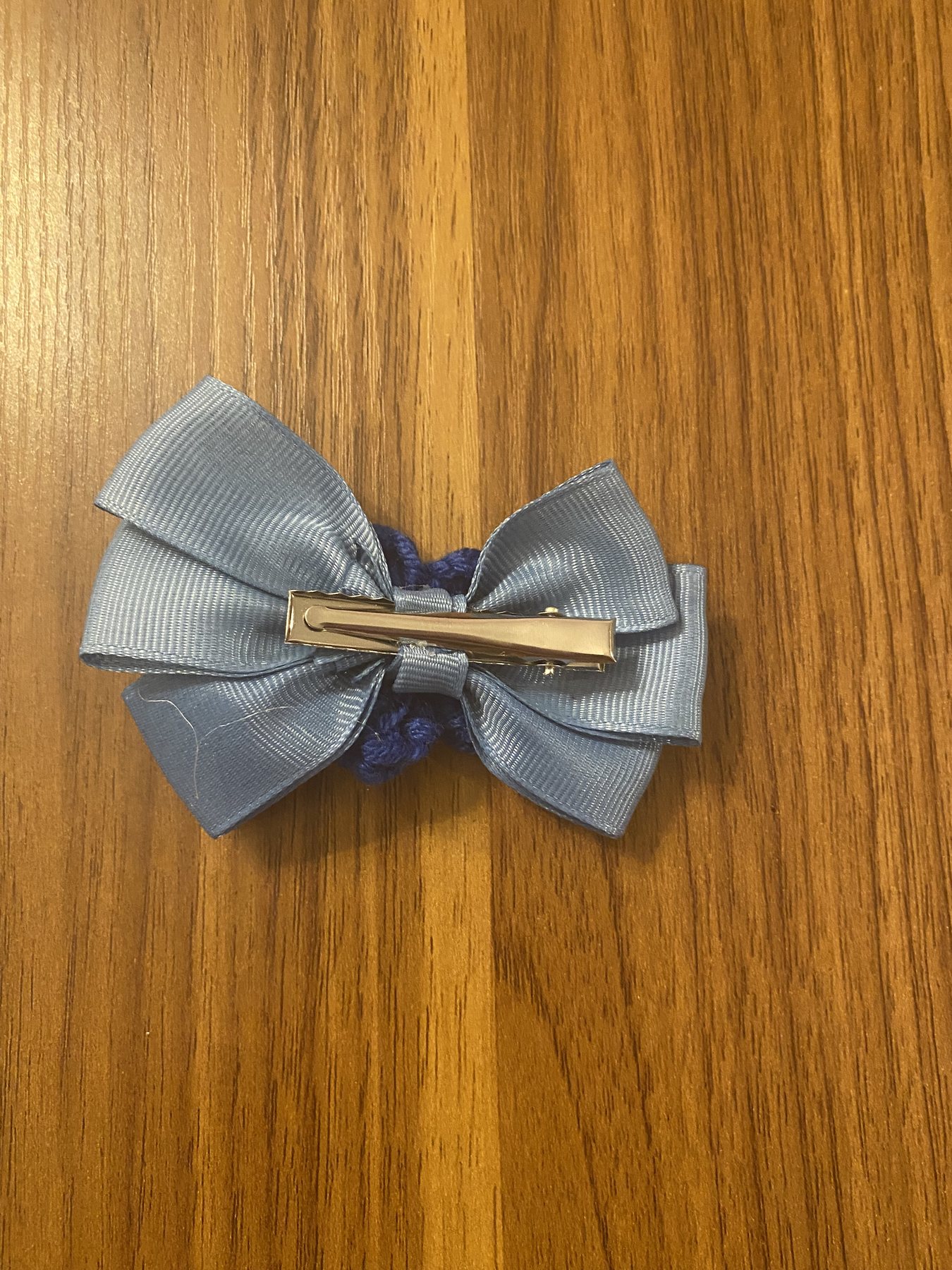 Blue crochet flower bow clip — hardware detail