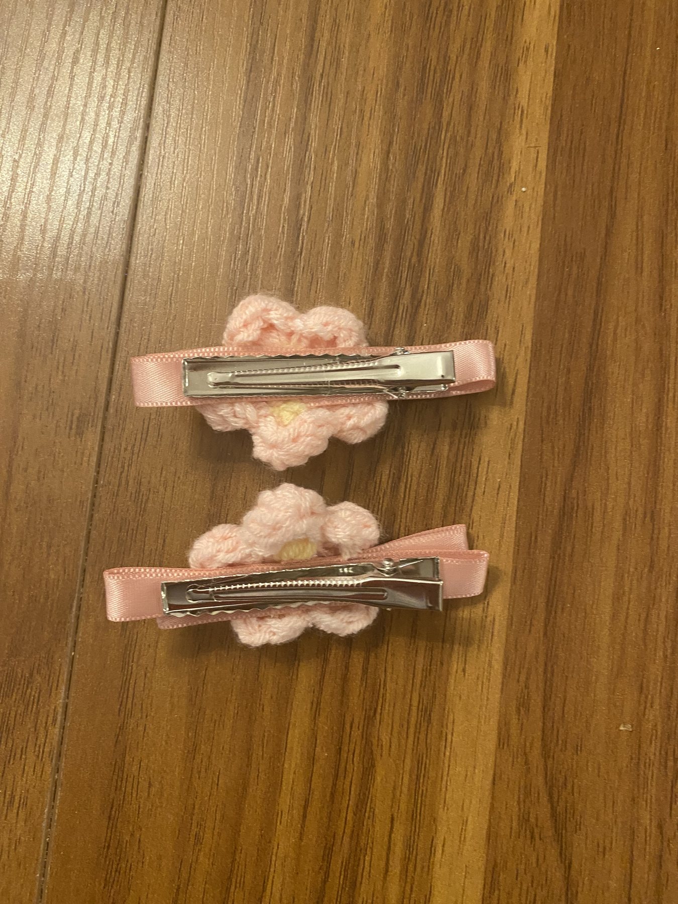 Blush crochet flower clips — hardware detail