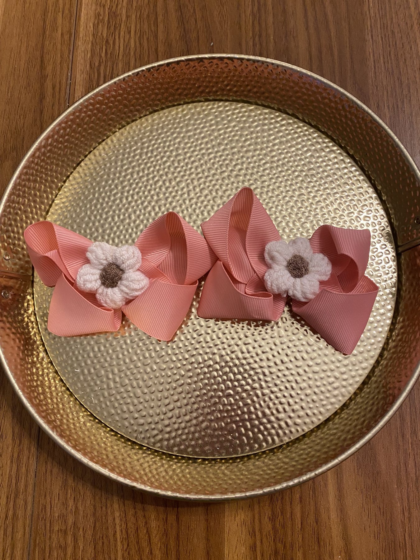 Pink crochet daisy bow clips