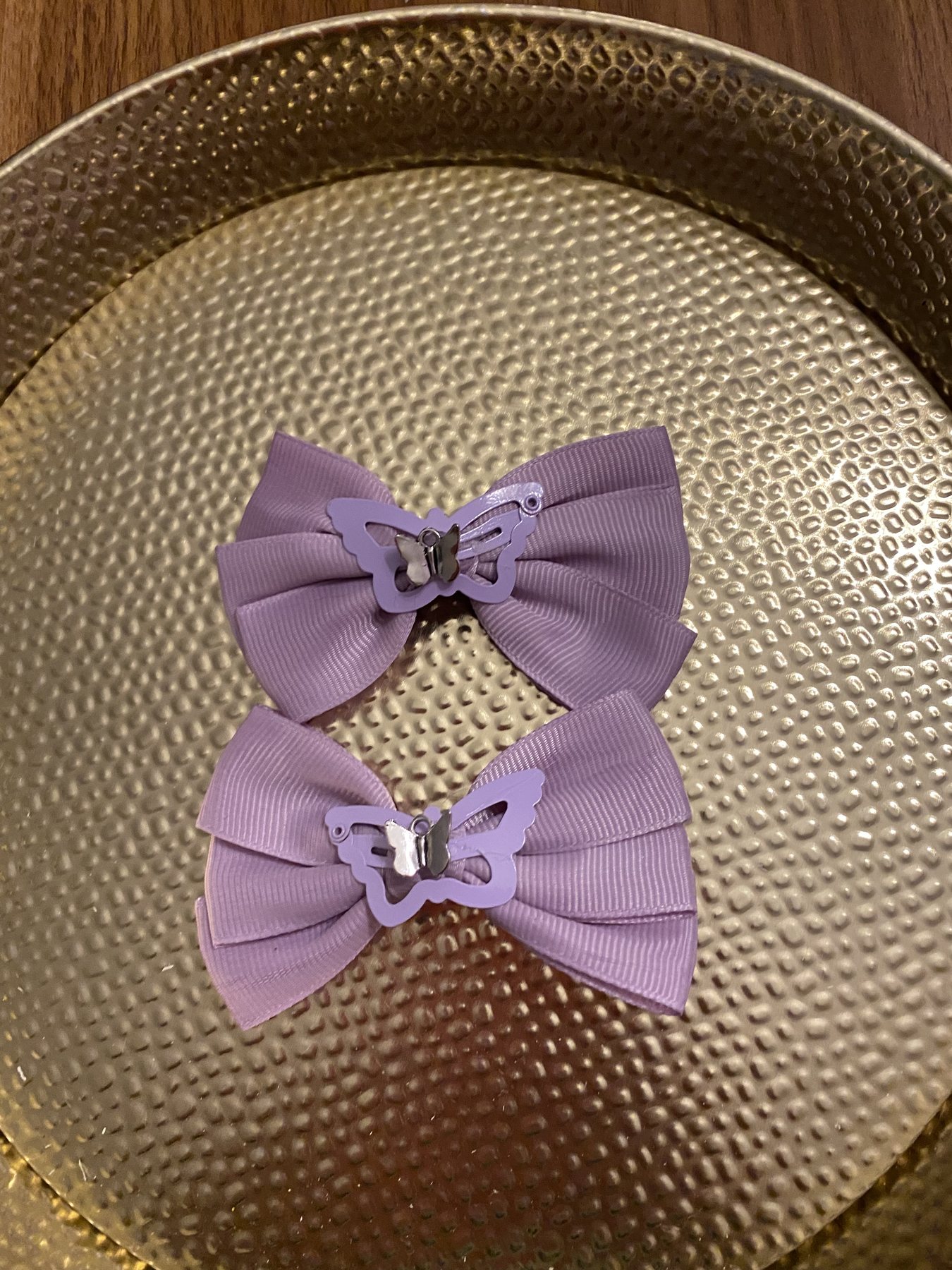 Lavender butterfly bow clips — detail